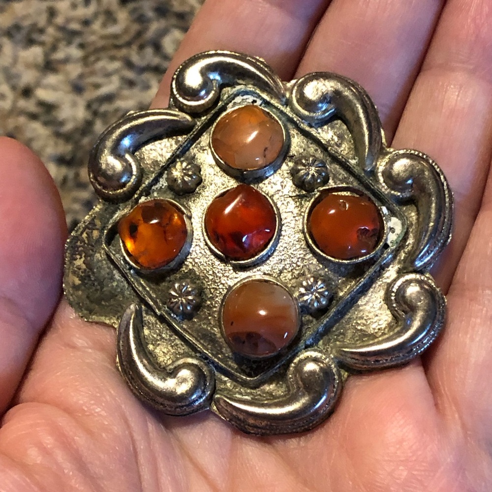 Vintage antique Scottish style white metal & stone brooch swirls - Picture 2 of 9